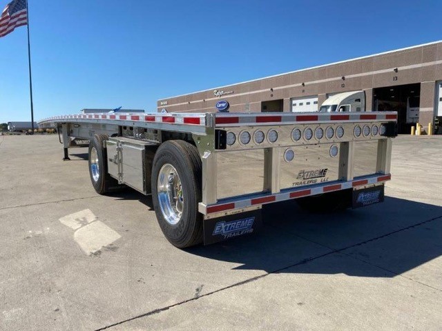 Extreme aluminum flatbed trailer 